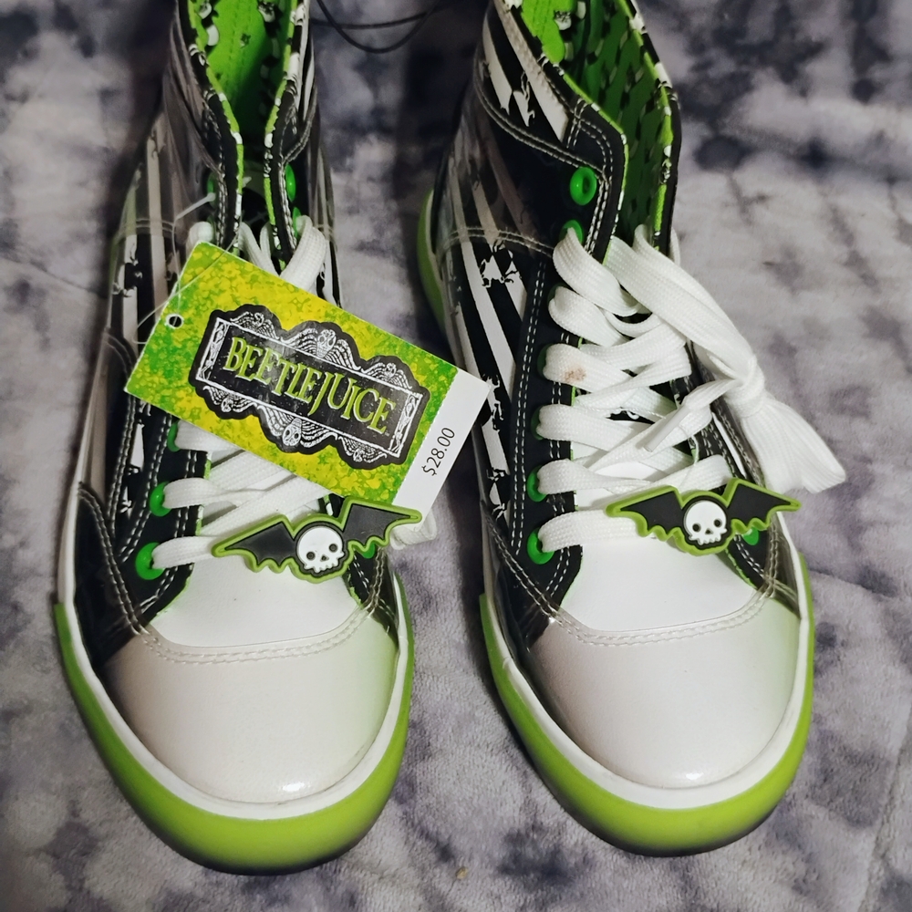 Beetlejuice Women's Ankle Boots - White and Green